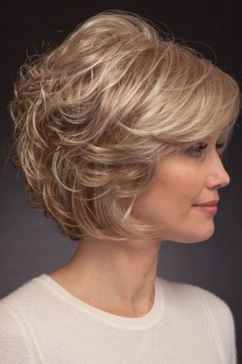 Textured Wavy Bob Hairstyles For Women Over 40